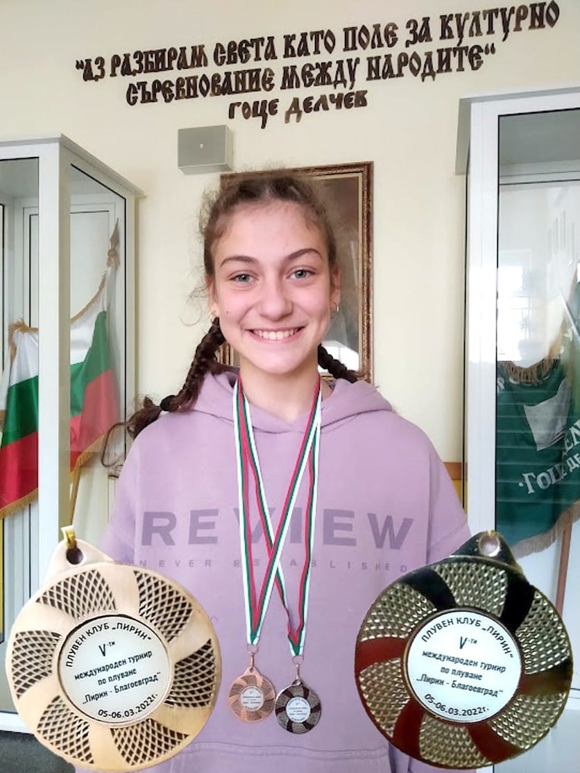 Поздравления за Михаела Пулева от vii клас! Бронзов и сребърен медал от Международния турнир по плуване „Пирин- Благоевград“